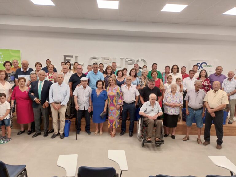 LA COOPERATIVA EL GRUPO HOMENAJEA SUS SOCIOS MÁS ANTIGUOS