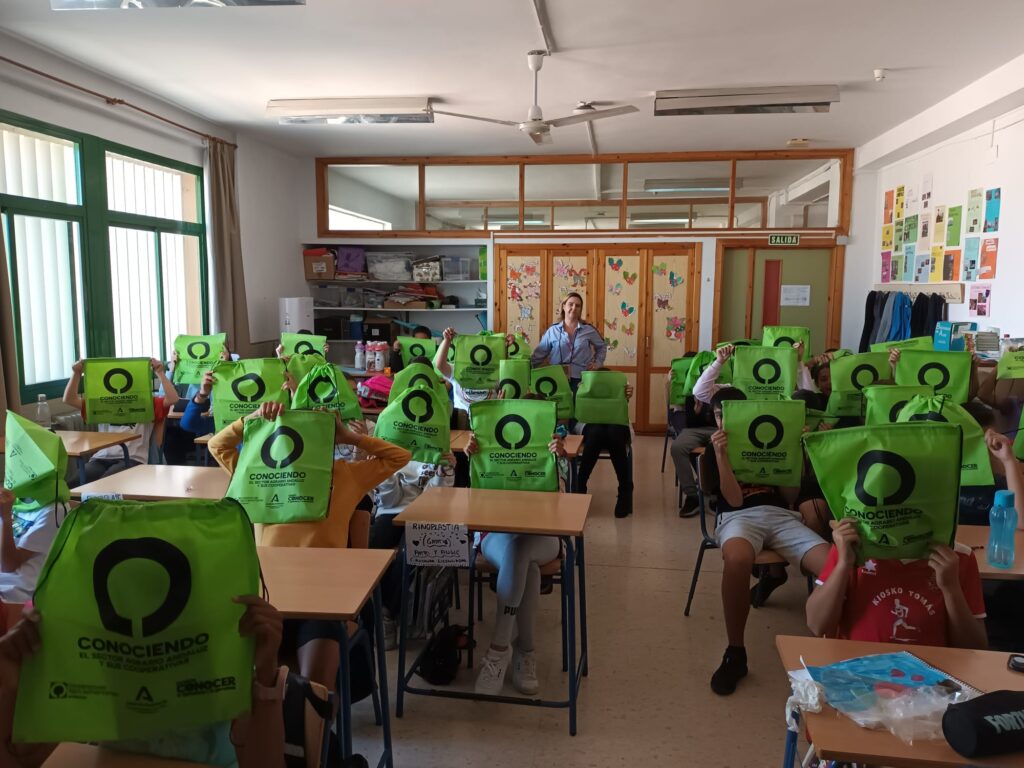 Más de medio millar de escolares de la provincia conocen la actividad agraria y los valores de la economía social de la mano de Cooperativas Agroalimentarias