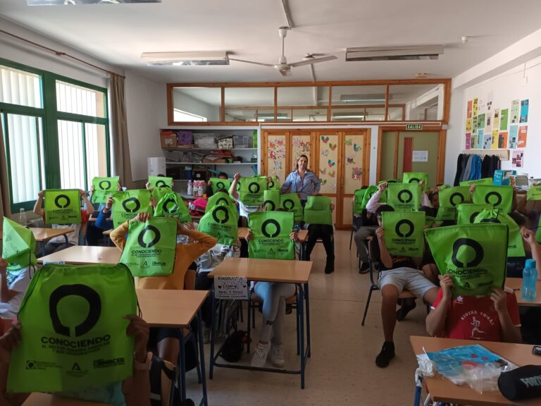 Más de medio millar de escolares de la provincia conocen la actividad agraria y los valores de la economía social de la mano de Cooperativas Agroalimentarias