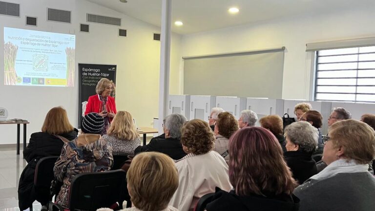 Colectivos de mujeres de poniente conocen las virtudes del espárrago con IGP Espárrago de Huétor Tájar