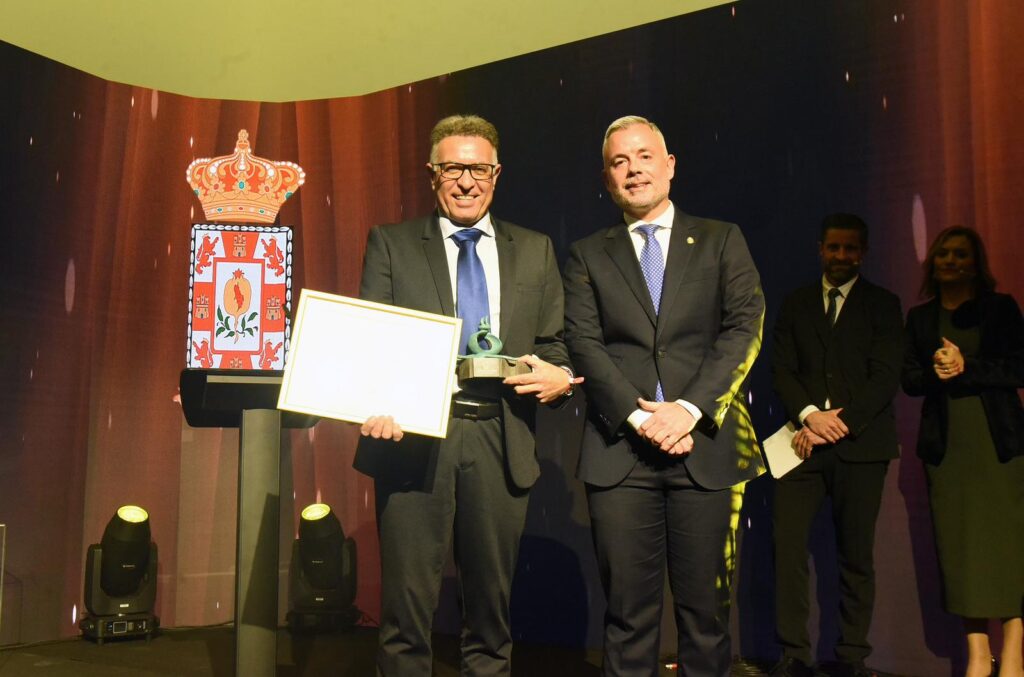 La cooperativa La Palma recibe la Granada Coronada de la Diputación Provincial