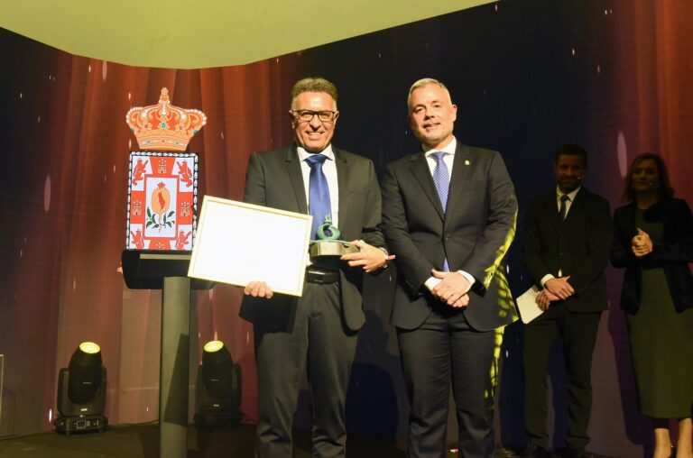 La cooperativa La Palma recibe la Granada Coronada de la Diputación Provincial