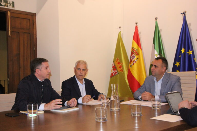 Diputación y Cooperativas Agroalimentarias de Granada refuerzan su alianza para impulsar el sector