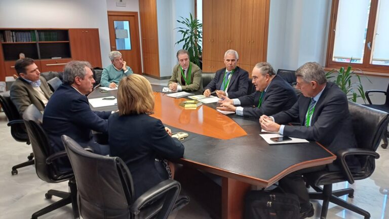 Proponen impulsar una mesa de interlocución para abordar las dificultades del campo andaluz