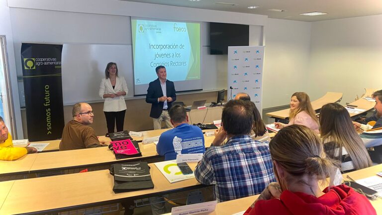 Una veintena de jóvenes se forman en gestión de cooperativas para garantizar el futuro del sector   