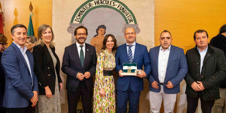 La cooperativa Hortoventas recibe la Bandera de Andalucía en la provincia con motivo del 28F  