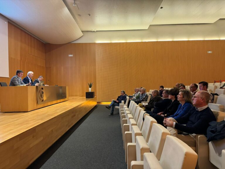 Cooperativas Agroalimentarias de Granada celebra una asamblea informativa para abordar la situación del sector y analizar el calendario de movilizaciones