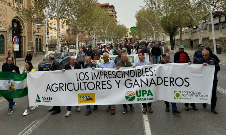 Los tractores toman la calle: las organizaciones agrarias claman por la supervivencia del mundo rural