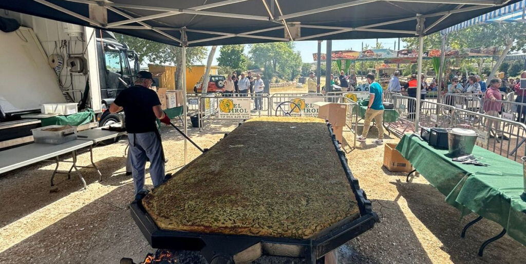 La tortilla de espárragos más grande del mundo triunfa en Huétor Tájar