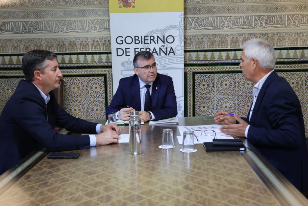 Cooperativas y Subdelegación buscan soluciones a la “alarmante” falta de mano de obra en el sector agroalimentario 