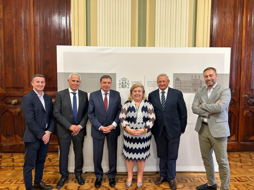 La granadina Clara Aguilera recibe la Orden Civil del Mérito Agrario, Pesquero y Alimentario del Ministerio de Agricultura