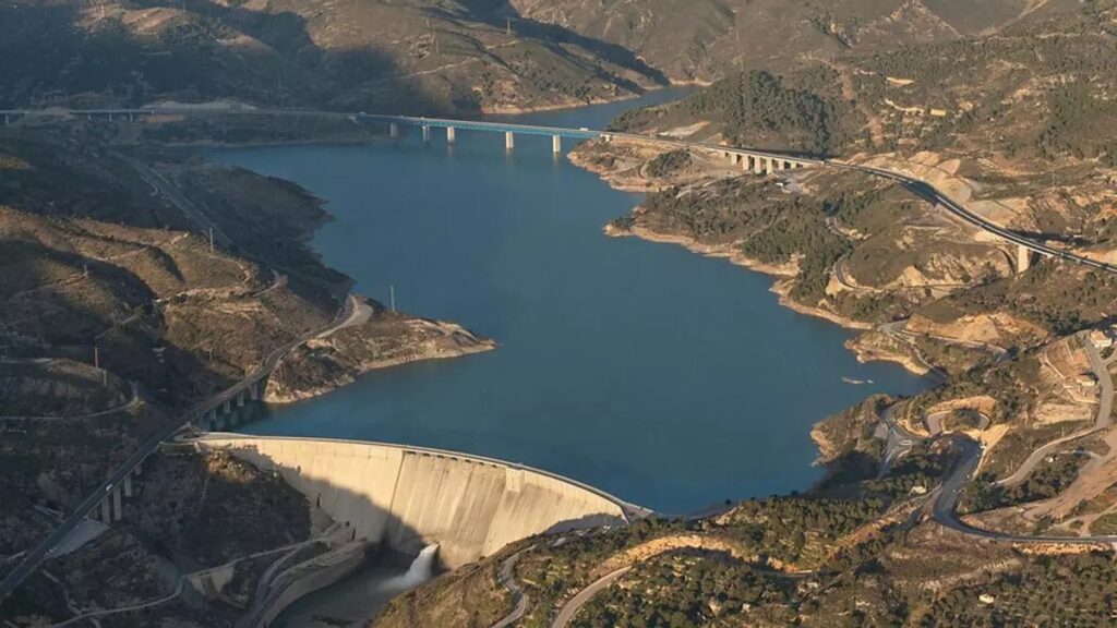 El Gobierno prorroga la medida que permite a los regantes cambiar sin coste la potencia de tarifa eléctrica en menos de 12 meses