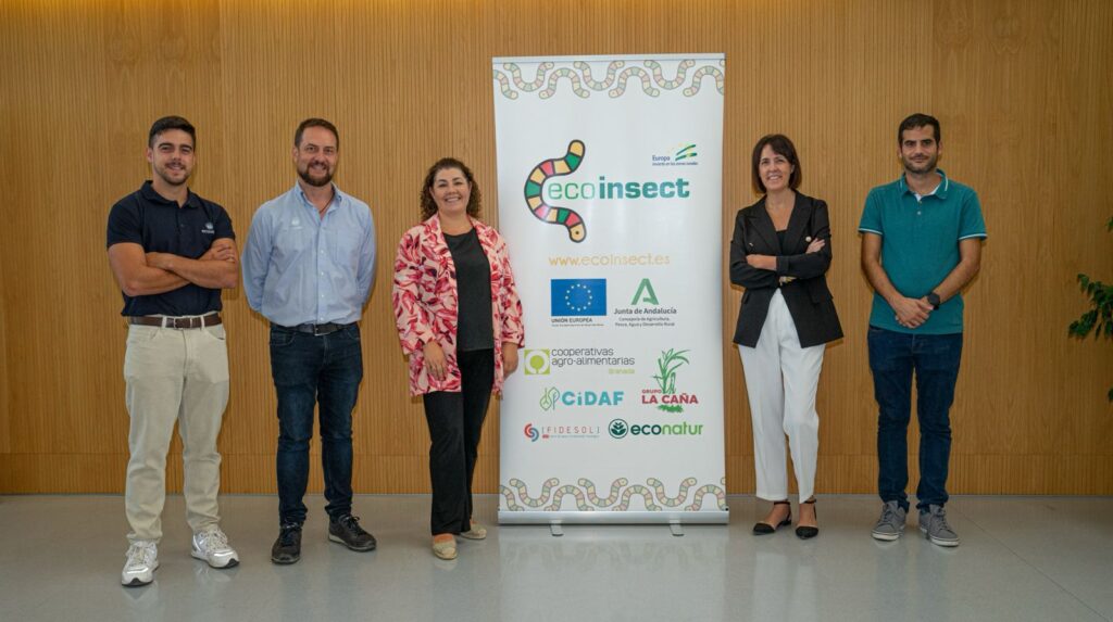 Investigadores logran desarrollar harinas proteicas a partir de insectos crecidos con desechos vegetales de la Costa Tropical