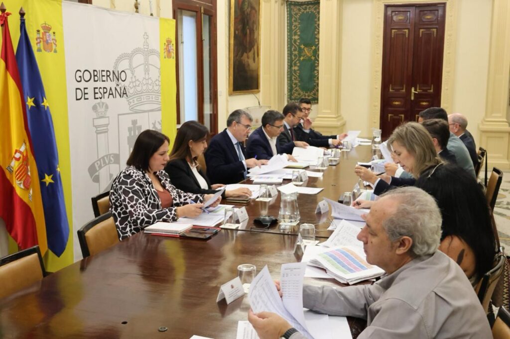 Reunión en la Subdelegación para abordar las necesidades de mano de obra del campo granadino