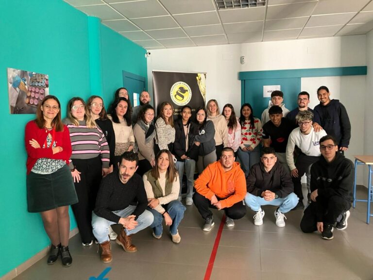 Escolares de Huétor Tájar participan en una cata de AOVE con DOP Montes de Granada