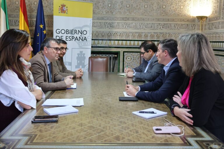 Encuentro para abordar la falta de mano de obra ante el inminente arranque de la campaña del espárrago