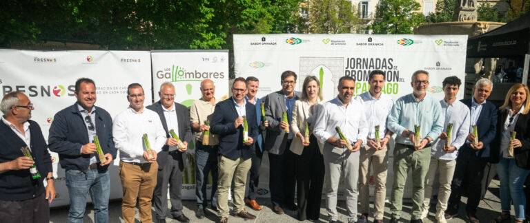 La Interprofesional reparte 2.000 kilos de espárrago verde en el centro de Granada