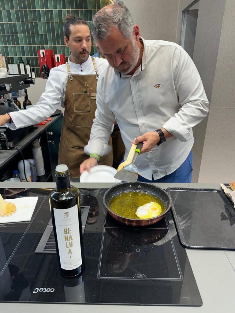 La cooperativa San Sebastián de Benalúa de las Villas se exhibe en Expoliva