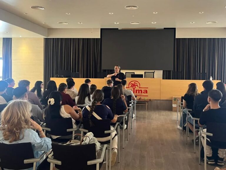 Estudiantes de Bachillerato conocen la realidad cooperativa en La Palma