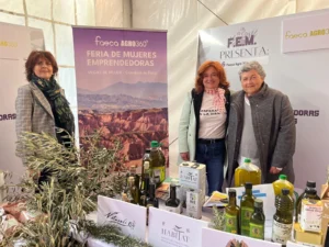El talento femenino rural brilla en la I Feria de Mujeres Emprendedoras en Zújar