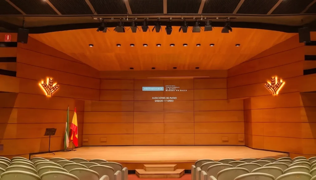 Auditorio de la Caja Rural de Granada preparado para la Asamblea General de FAECA.
