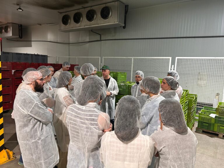 Del aula al campo: el talento joven descubre el futuro del cooperativismo agrario